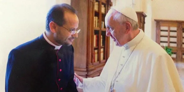 Yoannis Lahzi Gaid en paus Franciscus