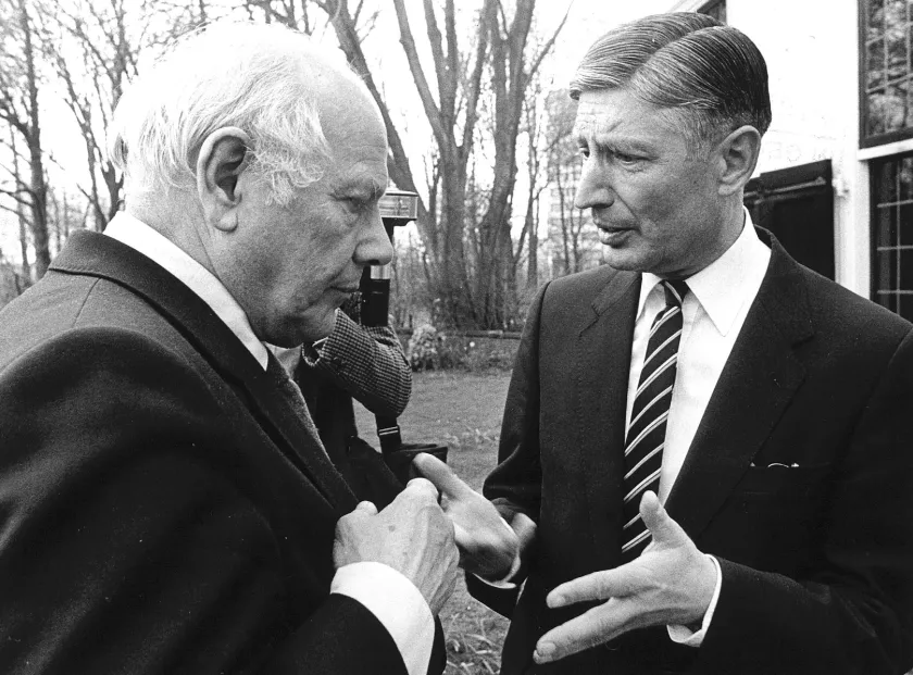 13 Oktober 1982 (12:00) Dries van Agt niet meer beschikbaar voor een kabinetspost. Deze foto van PVDA-leider Joop den Uyl en de CDA-voorman Dries van Agt werd april j.l. genomen. De heren waren toen respectievelijk vice-premier en premier