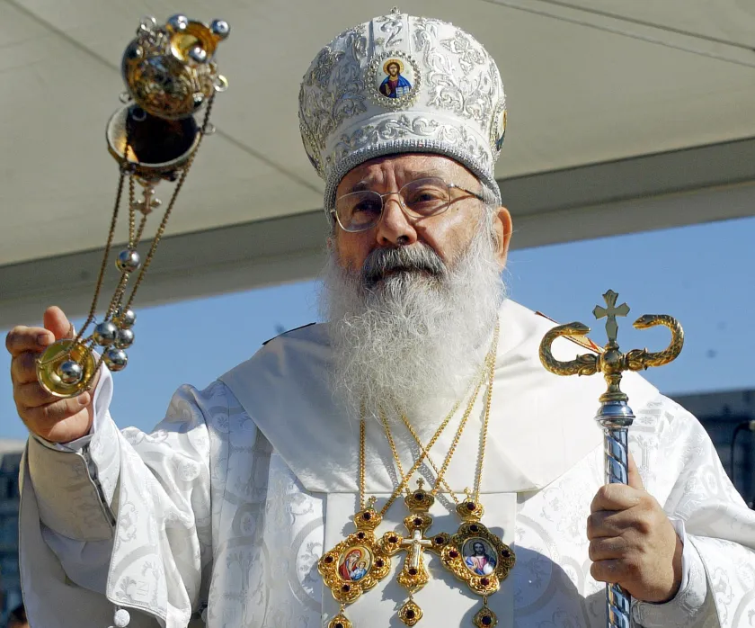 The leader of Ukraine's Graeco-Catholic Church, Cardinal Lyubomir Husar blesses believers during a service marking the official move of Ukraine's Graeco-Catholic church to the capital Kiev, 21 August 2005. The Uniate move to transfer the church's seat to Kiev however has rekindled ancient animosities between the Vatican and the Russian Orthodox church. AFP PHOTO/GENYA SAVILOV
